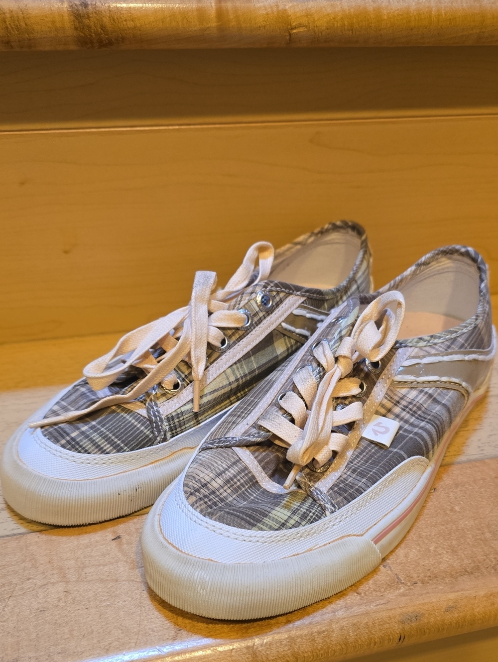 Casual Plaid Canvas Men's Sneakers in Beige and Gray
